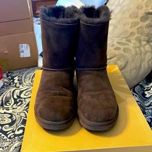 UGG Chocolate Bailey Bow boots size 7